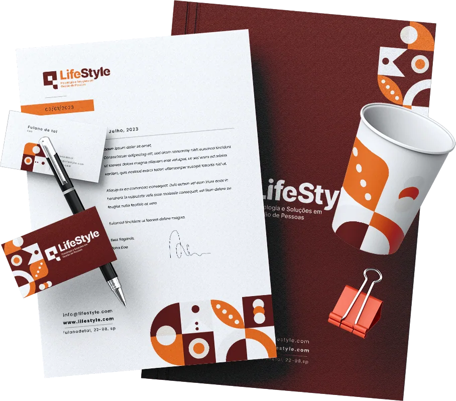 Papel timbrado branco com o logo da LifeStyle, pasta bordô, cartões de visita, caneta, copo com o grafismo e um prendedor laranja