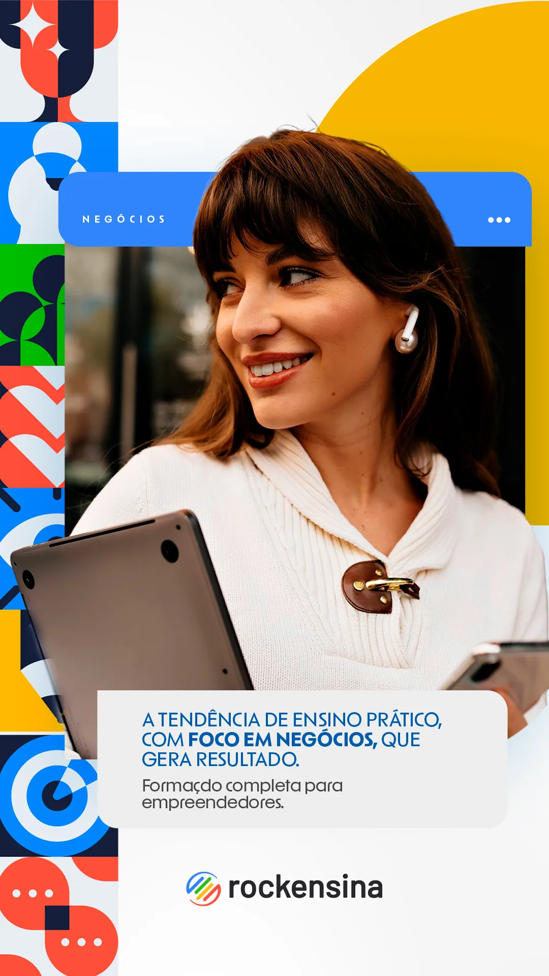Story com mulher de fone sem fio segurando um notebook, moldura de pictogramas e o texto “A tendência de ensino prático, com foco em negócios, que gera resultado”
